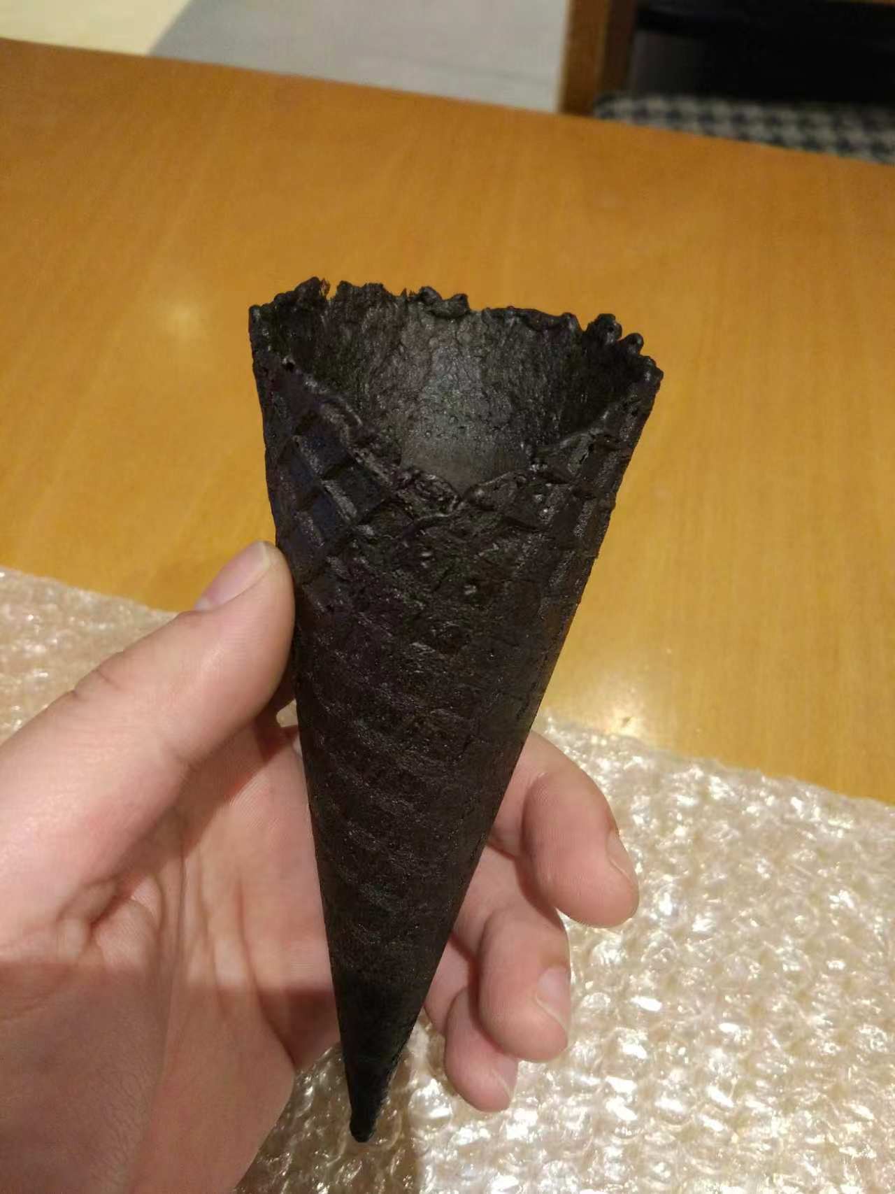 深色花纹威化筒产品